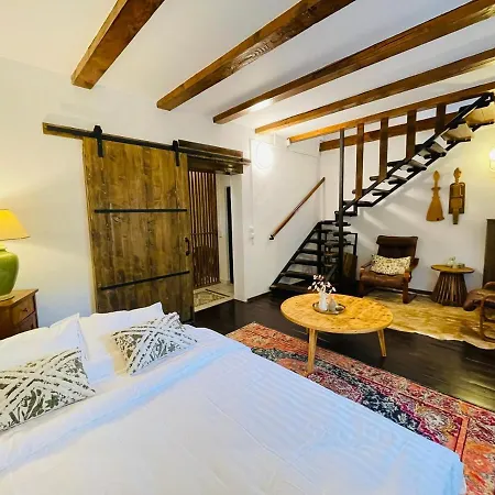 Whispering Pines Nyaraló *