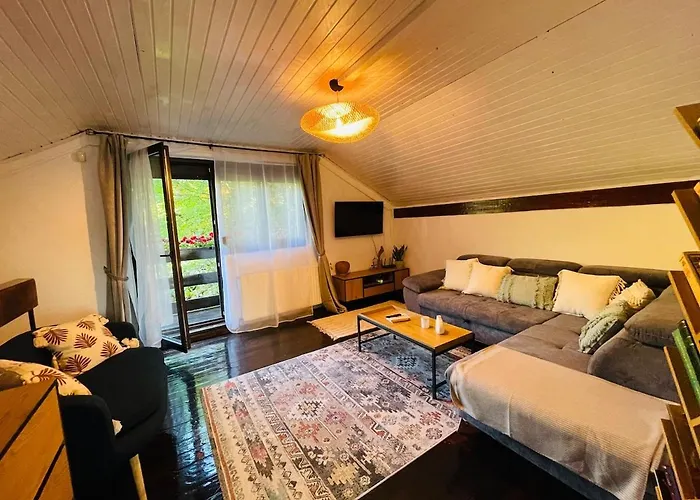 Whispering Pines Nyaraló